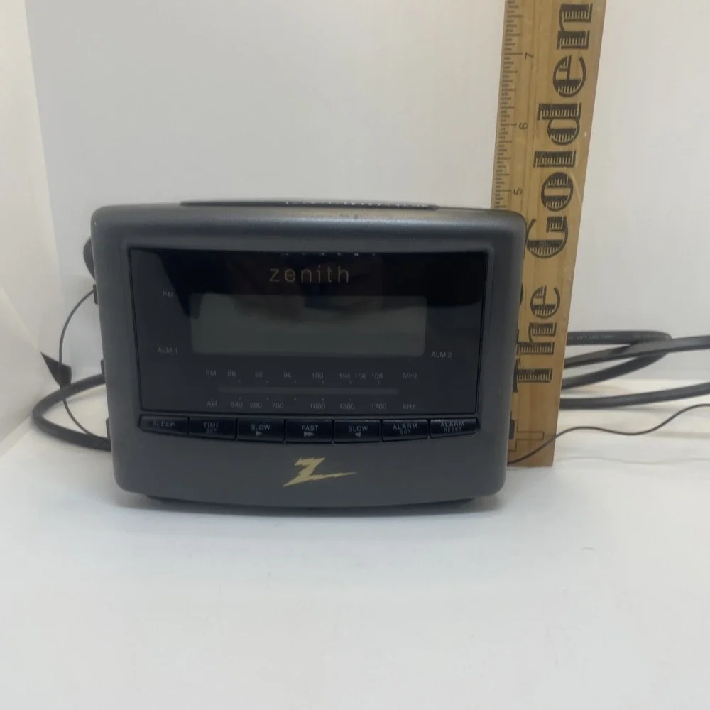 Vintage 90's Zenith‎ Z124B AM FM Dual Alarm Clock Radio Working Condition Tested